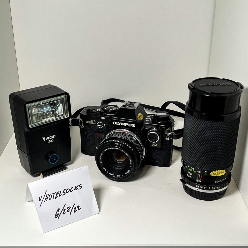 Olympus OM10 35mm Film Camera with 2 lenses & Flash